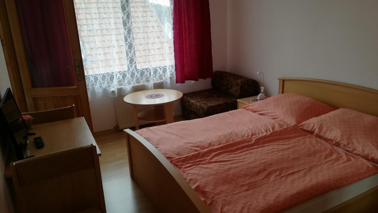 Privat Luptak Hotel สตราบา ภายนอก รูปภาพ