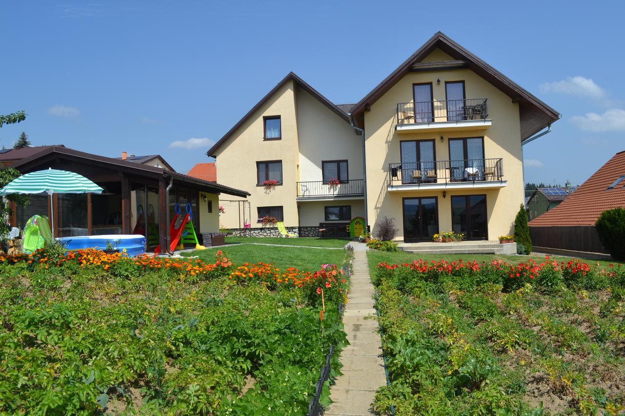 Privat Luptak Hotel สตราบา ภายนอก รูปภาพ